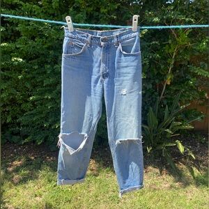 1990’s vintage bright blue Levi’s 550s size 31 (modern 26)